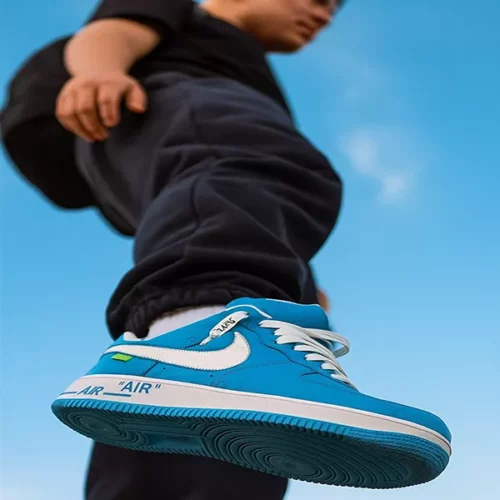تصویر کتونی نایک ایرفورس لویی آبی