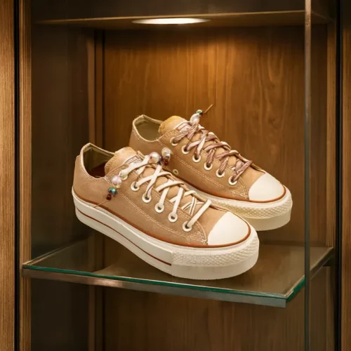 کتونی کانورس پلتفرم زنانه خاکی کوتاه.